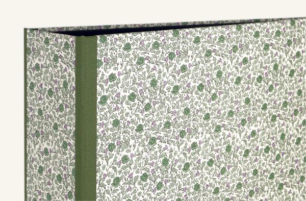 Stilvoller Ordner mit fantasievollen grünen Rosenblüten